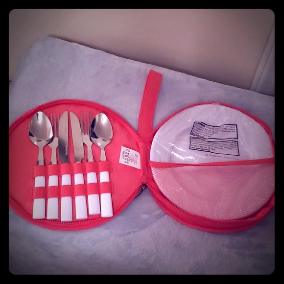 Plastic picnic set - Picture 1 of 4